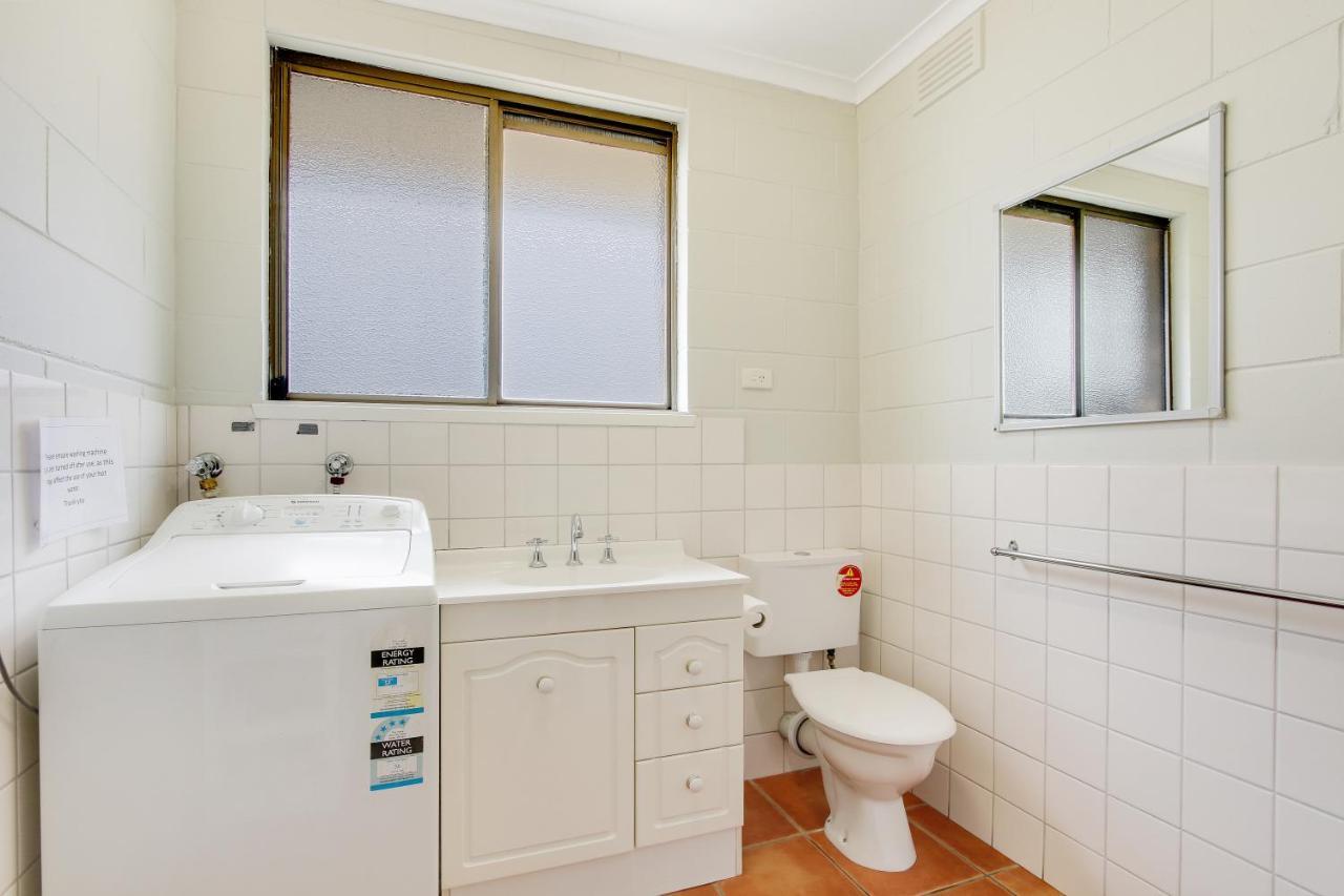 Hybiscus Waterfront Apartments Lakes Entrance Exterior photo