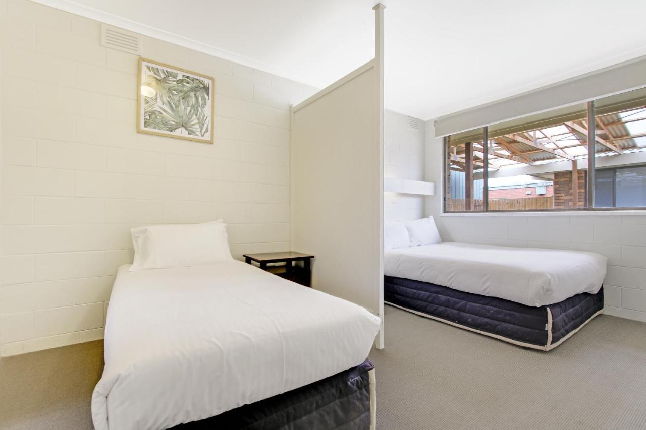 Hybiscus Waterfront Apartments Lakes Entrance Exterior photo