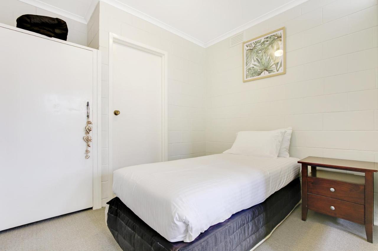 Hybiscus Waterfront Apartments Lakes Entrance Exterior photo