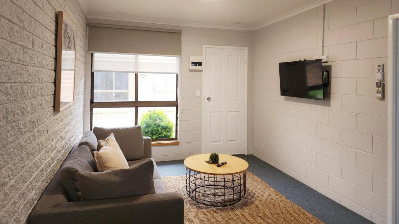 Hybiscus Waterfront Apartments Lakes Entrance Exterior photo