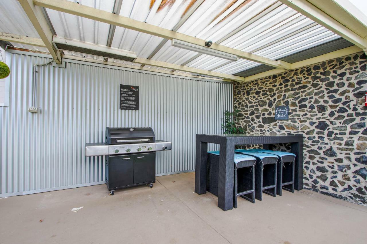 Hybiscus Waterfront Apartments Lakes Entrance Exterior photo