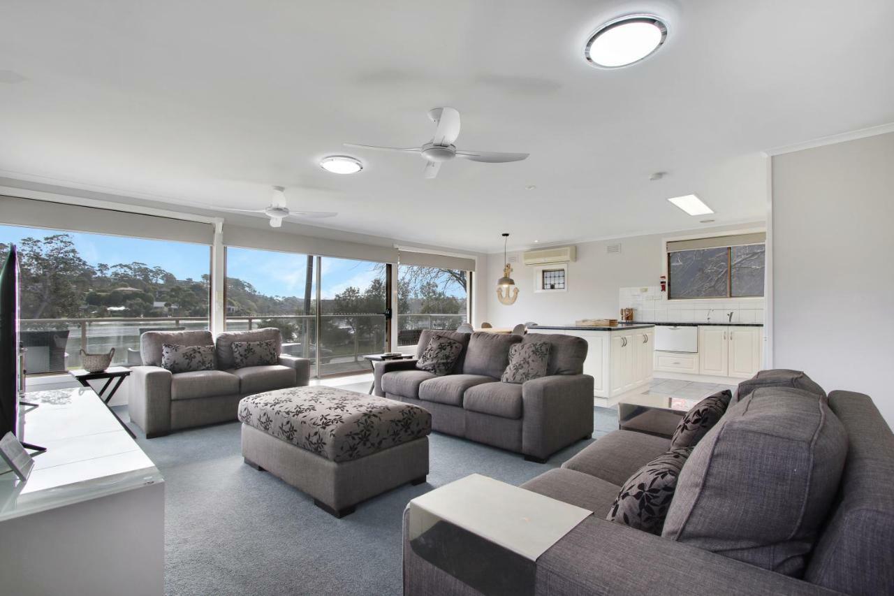 Hybiscus Waterfront Apartments Lakes Entrance Exterior photo