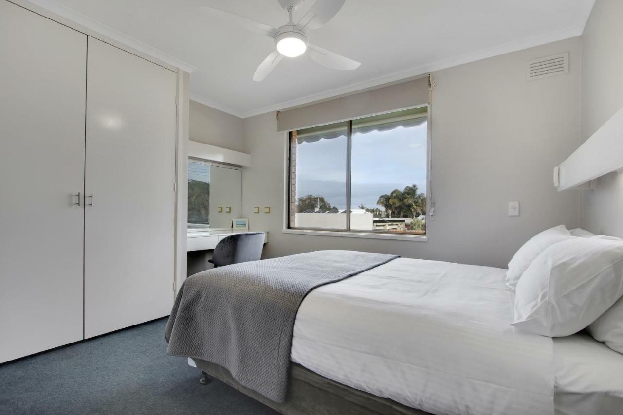 Hybiscus Waterfront Apartments Lakes Entrance Exterior photo