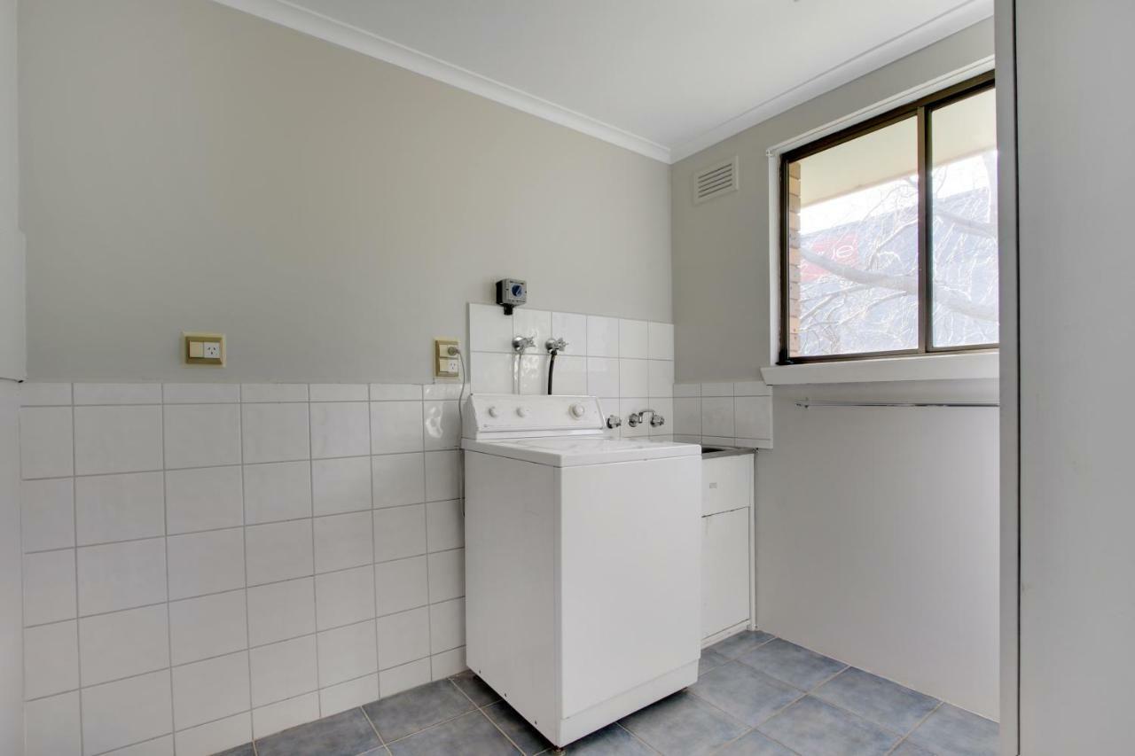 Hybiscus Waterfront Apartments Lakes Entrance Exterior photo