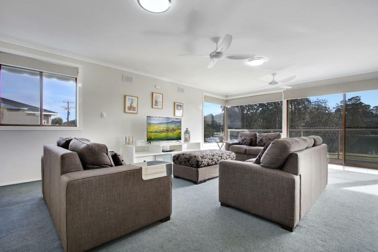 Hybiscus Waterfront Apartments Lakes Entrance Exterior photo